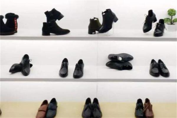 路上鞋業(yè) 從腳步到時(shí)尚，鞋業(yè)的發(fā)展與未來(lái)展望